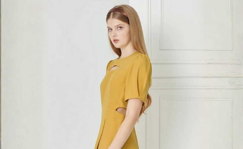 Monochrome Monday: The Canary Yellow Edition