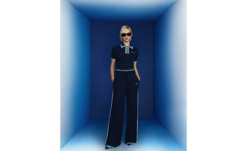 Monochrome Monday: The Royal Blue Edition